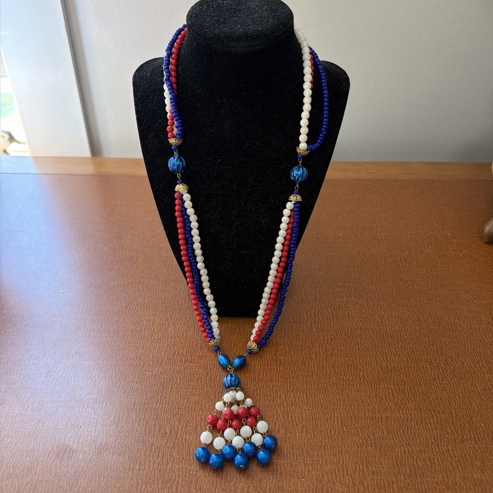 Vintage Necklace Blue White Red Beaded Flower Cap Clasp 50s 60s